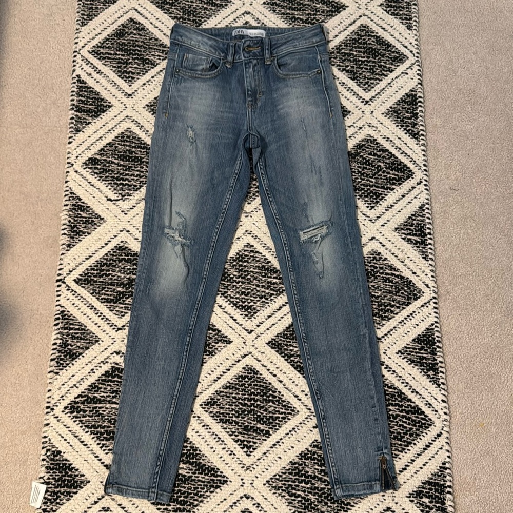 Zara distressed skinny jeans middle rise